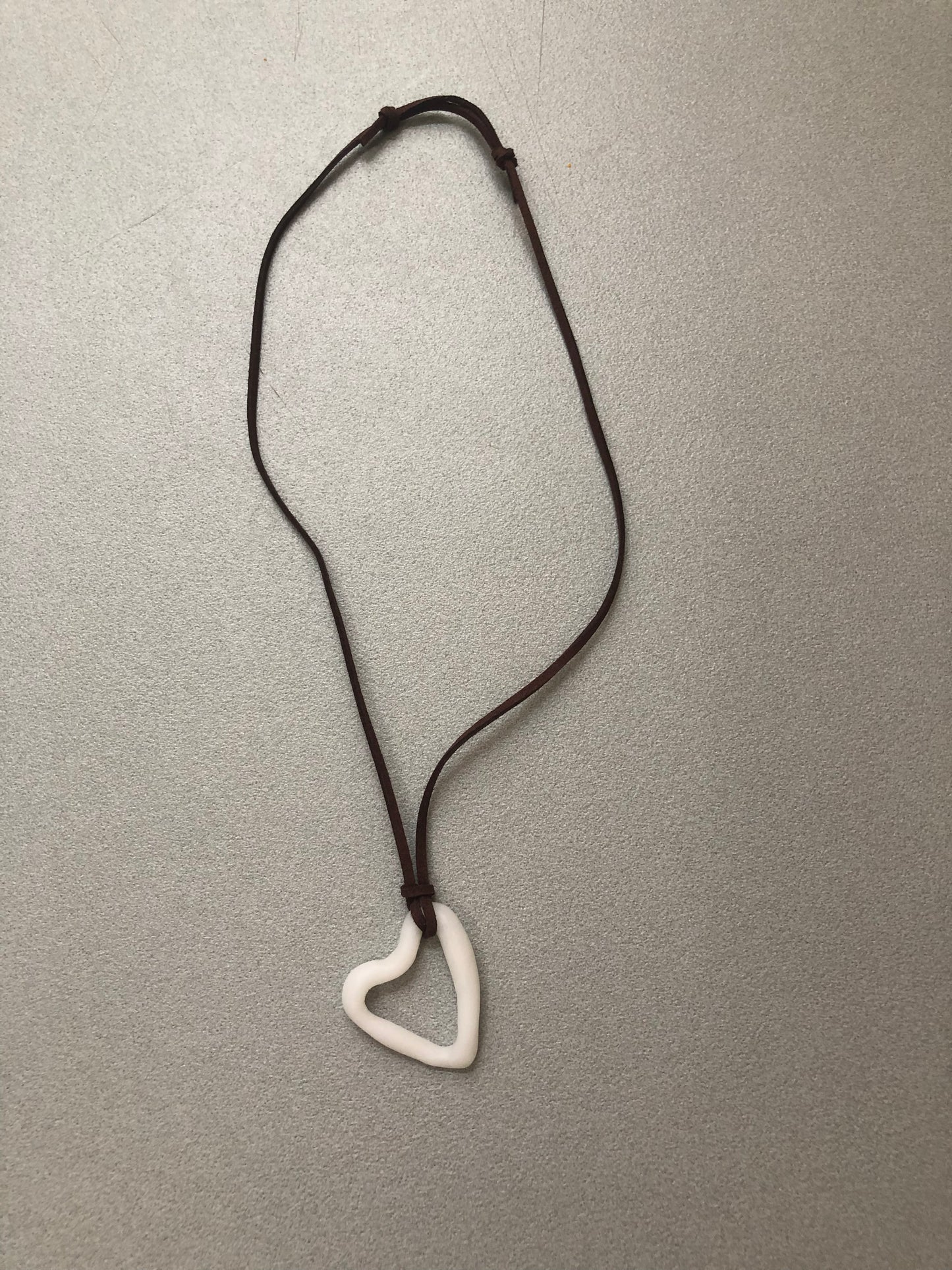 Collana in porcellana fredda tattile, realizzata a mano 